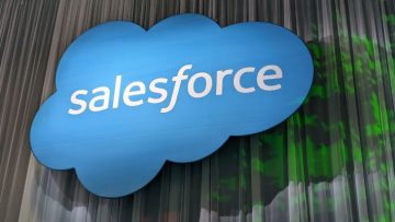 How Does Salesforce Help Businesses Manage Customers?